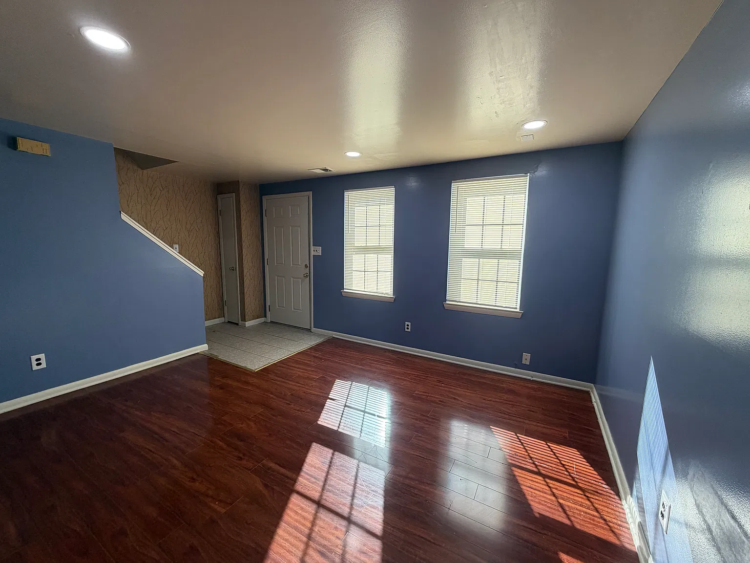 3 bed, 983 sqft, $1,500 — Photo 3