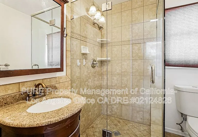 215 N Western Ave — Photo 12