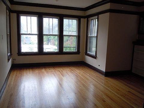 2nd image of 3035 W Eastwood Ave #3