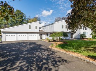 8 Blue Jay Dr, Trumbull, CT 06611