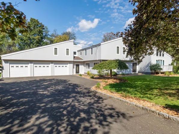 8 Blue Jay Drive, Trumbull, CT 06611