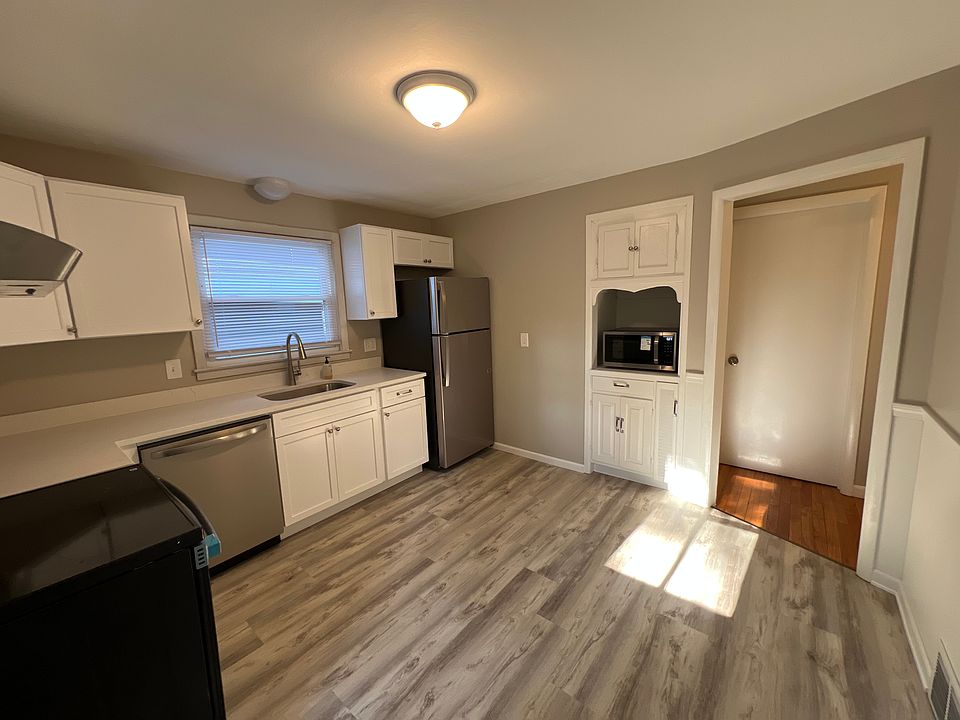 2nd image of 120 Lamont St