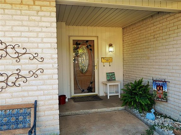 2nd image of 506 Oak Creek Dr