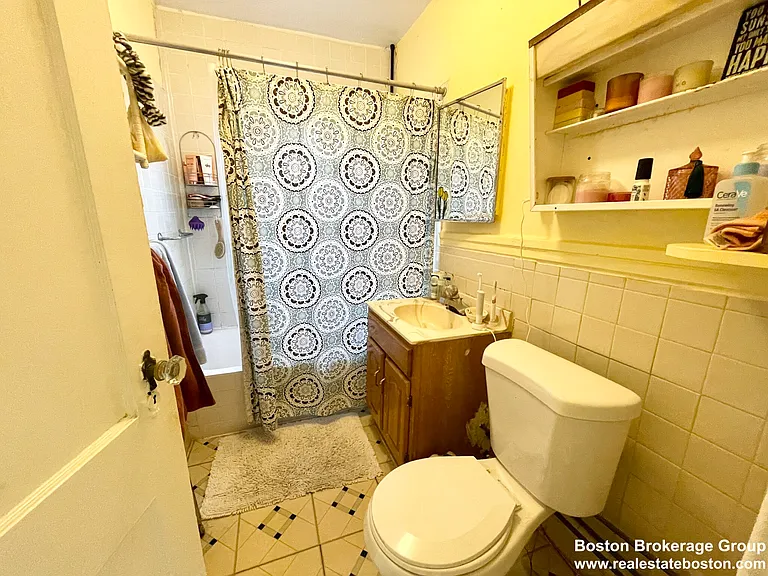 7 Iroquois St #1 — Photo 5