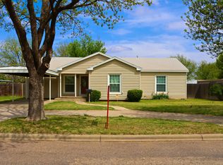 210 Aileen St, Plainview, TX 79072