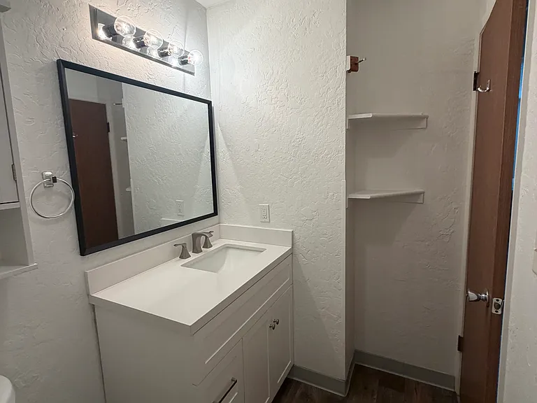 242 Caliente St #B — Photo 6