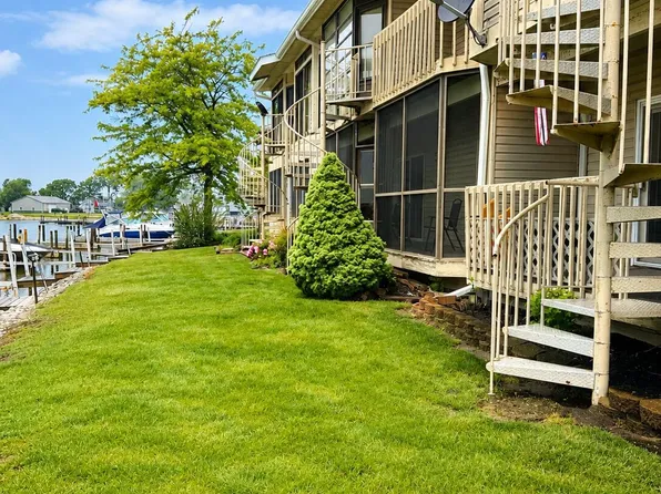 6512 N Harris Harbor Dr, Oak Harbor, OH 43449