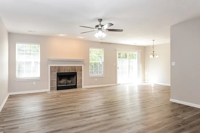 3 bed, 2.0 bath, 1576 sqft, $1,900 — Photo 3