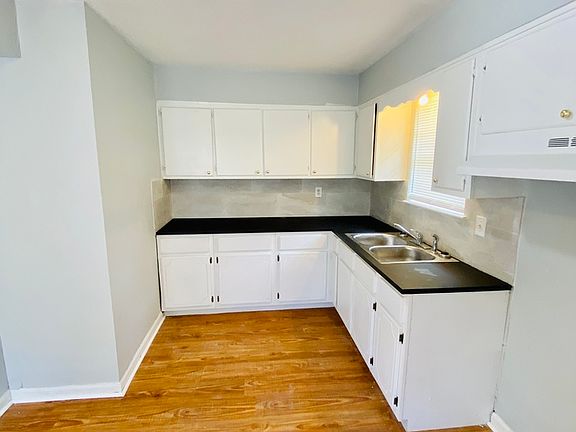5th image of 3715 Bluff Wood Dr