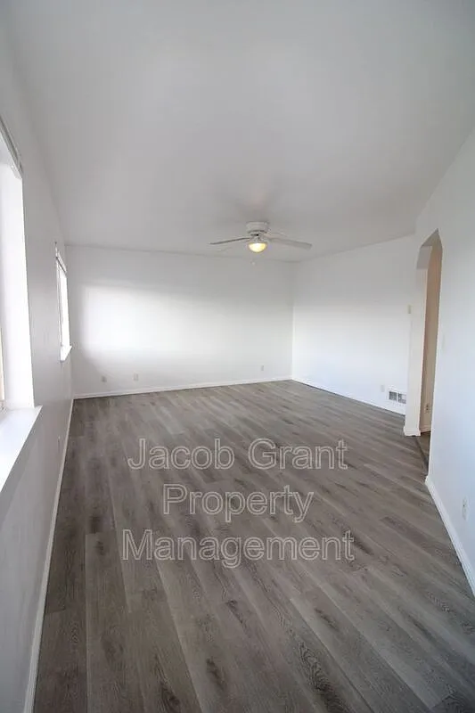 Building Photo - 639 Hoopes Ave #1