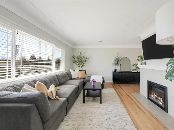 1098 Willow St, Saanich, BC V8X 3J9