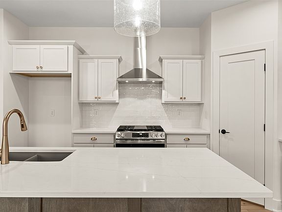 3rd image of 413 NE 59th St