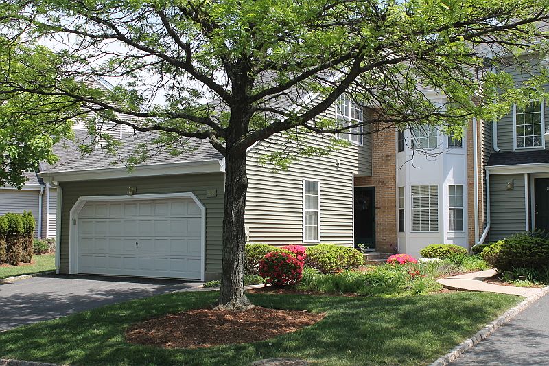 1st image of 330 Araneo Dr