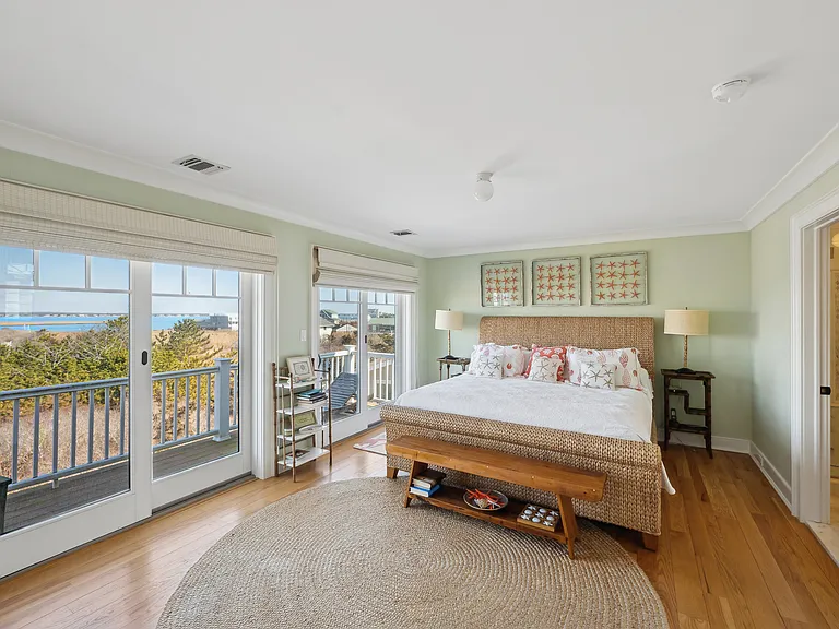 902 Dune Rd — Photo 18