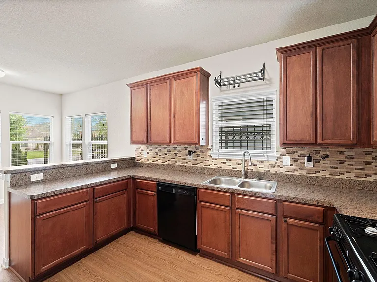 3548 Rebecca St — Photo 10