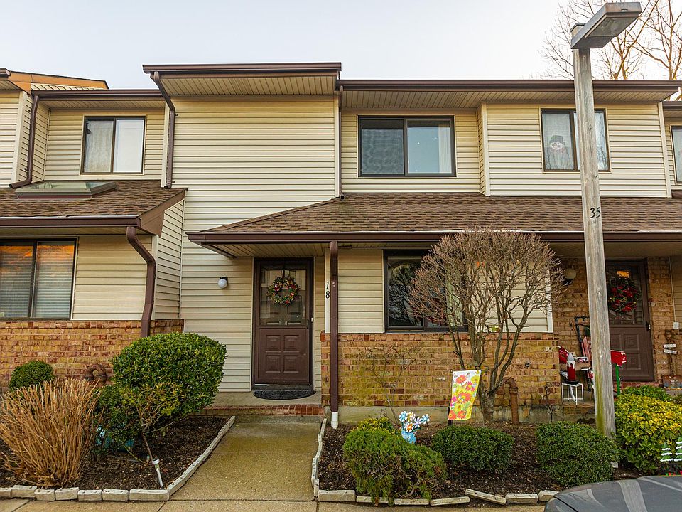 1st image of 18 Balsam Ct #18