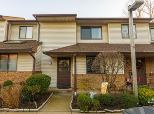 18 Balsam Ct #18, Wantagh, NY