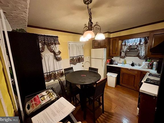3rd image of 1045 Fairmount Ave