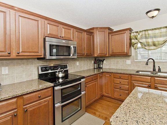 5th image of 553 Fields Meadow Dr