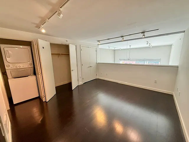 188 King St #401 — Photo 21