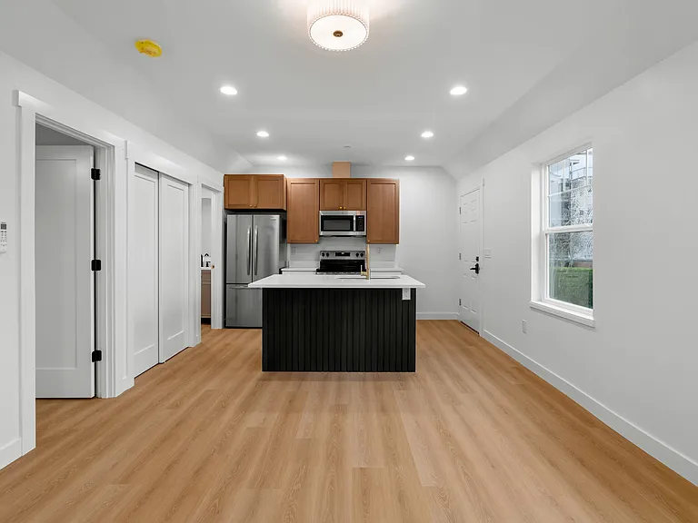 1007 Adams St SE #101 — Photo 5