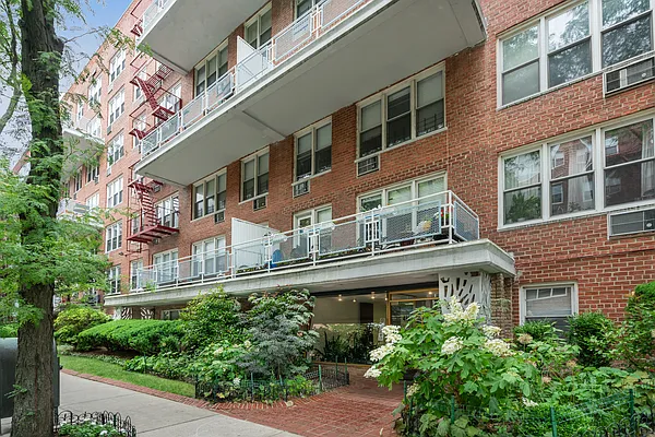 Sold by Compass | media 25