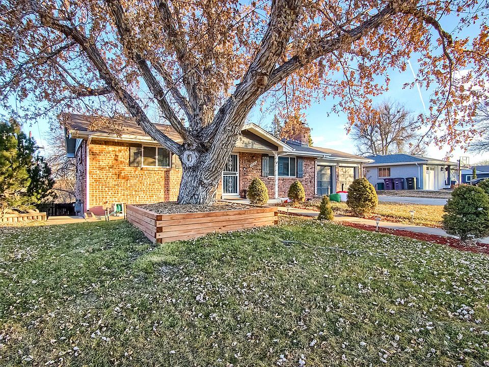 side entrance to unit.