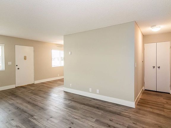 5th image of 3030 Montrose Ave #210