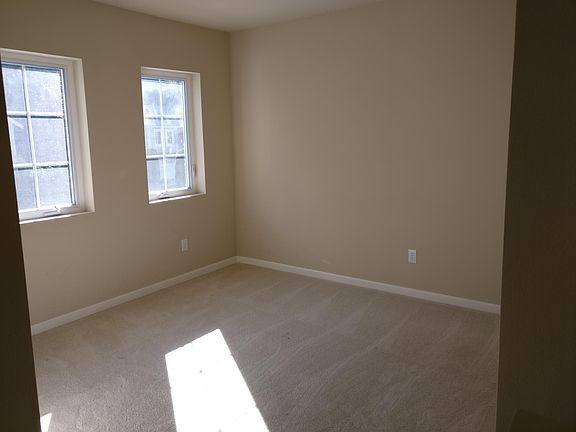 5th image of 8729 233rd Pl NE