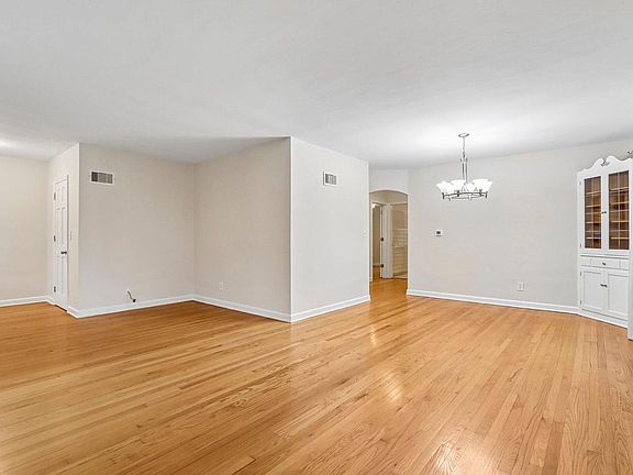 4th image of 4628 N Hollywood AVENUE