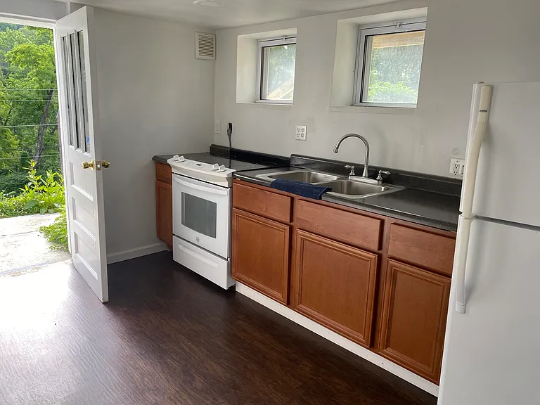 61 Pointview Rd #1 — Photo 25