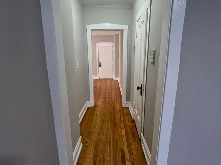 SPACIOUS 2 BEDROOM APARTMENTS AVAILABLE — Photo 20