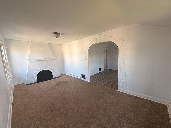 2nd image of 130 Licking St #2