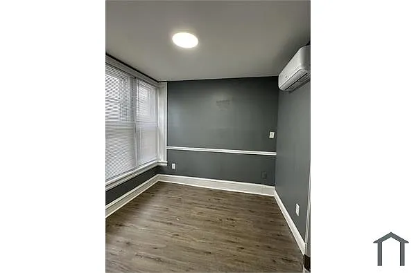 Building Photo - 4618 Wayne Ave #2R