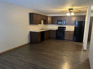 1544 E Gateway Cir S #104, Fargo, ND 58103