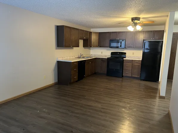 1544 E Gateway Cir S, Fargo, ND