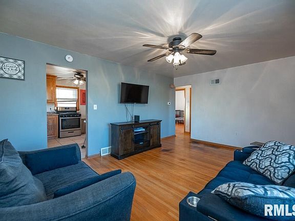 5th image of 1006 Cambridge Ct