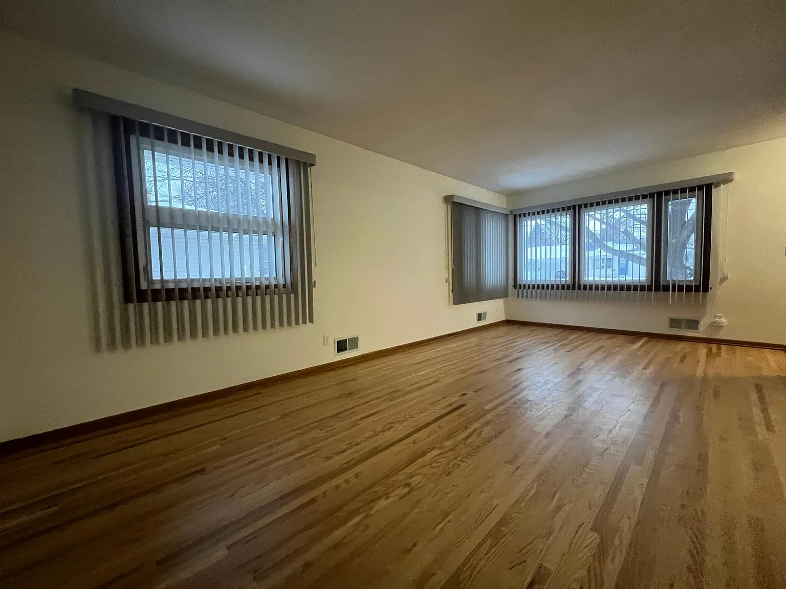 3 bed, 2056 sqft, $2,195 — Photo 3