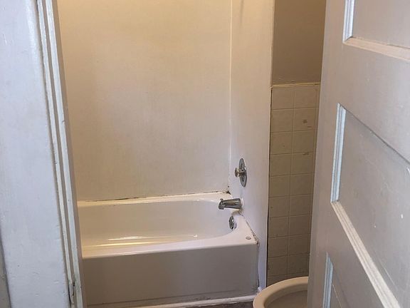 5th image of 609 N 32nd St