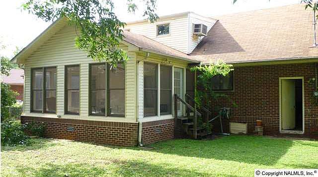2nd image of 1006 Bluefield Ave E