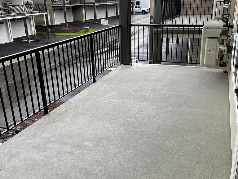 Large outdoor patio deck with Gas Grill hook up