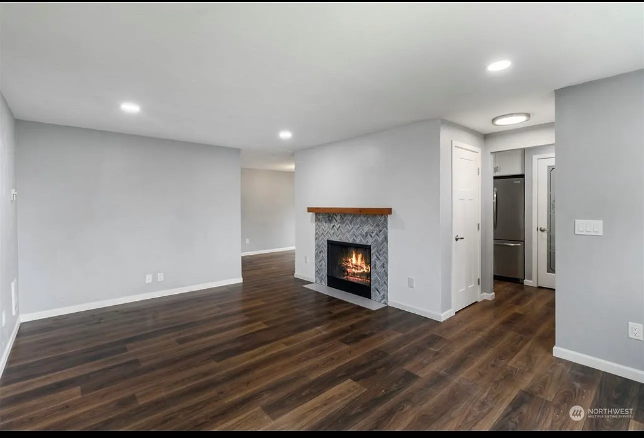 3 bed, 1036 sqft, $3,000 — Photo 4