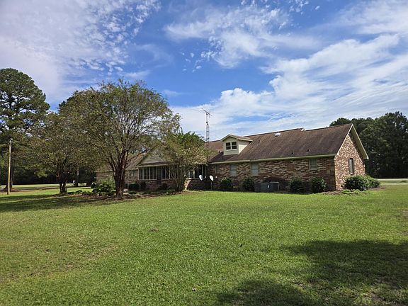 3rd image of 224 Country Club Blvd