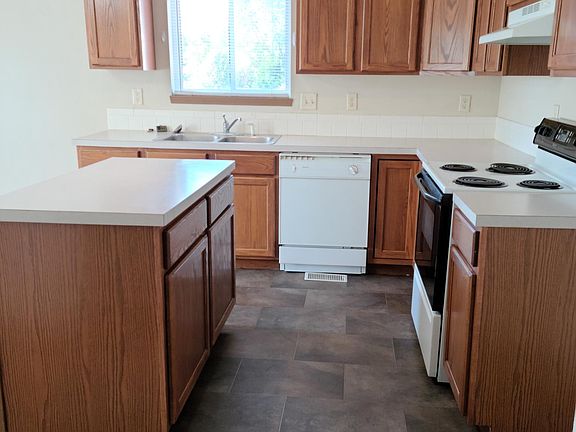 4th image of 916 N Cedar Point Cir