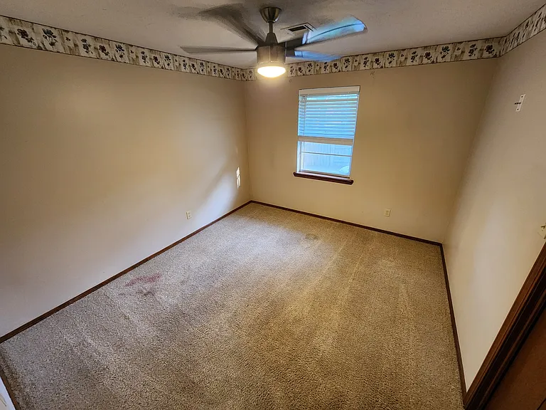 329 S Morrison Dr — Photo 8