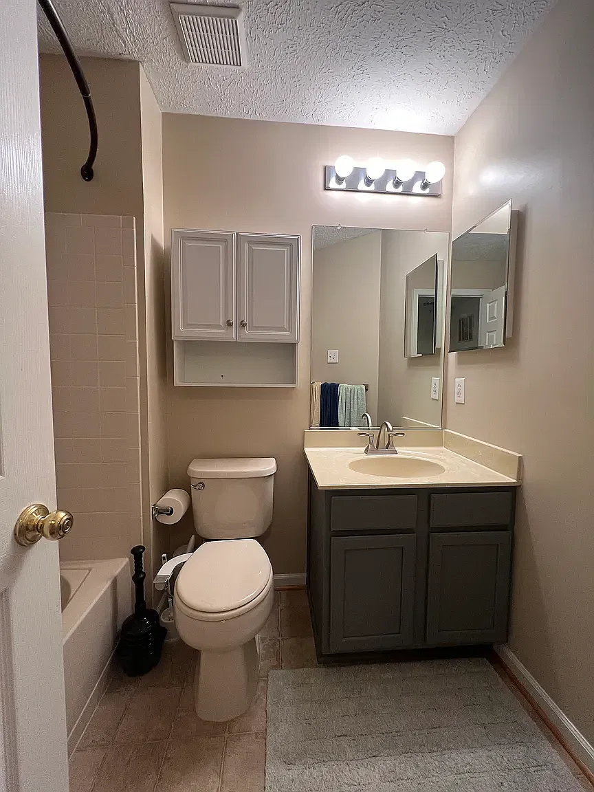 1 bed, 2300 sqft, $1,250 — Photo 3