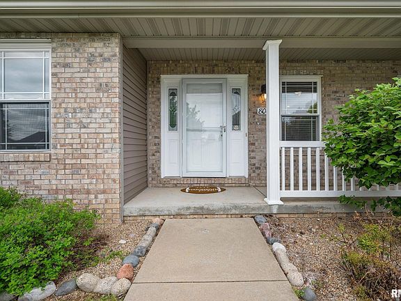 2nd image of 800 Simon St