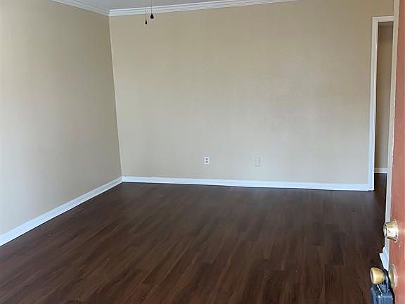 2nd image of 4710 Airport Blvd #207