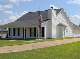 28 Wheatfield Dr, Fort Mitchell, AL 36856