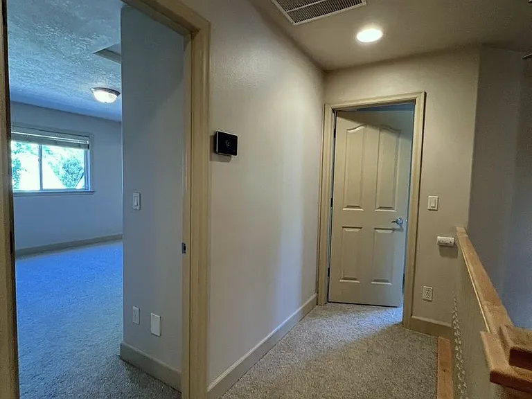 811 E Knoll Ct — Photo 35